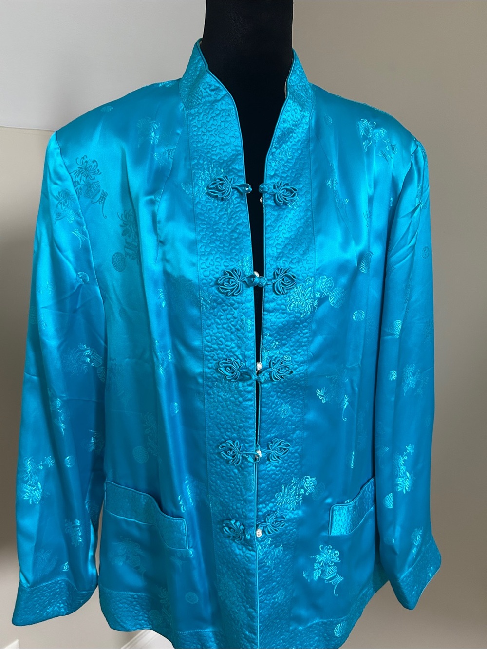 Women’s Turquoise Satin Mandarin Collar Jacket
Reversible